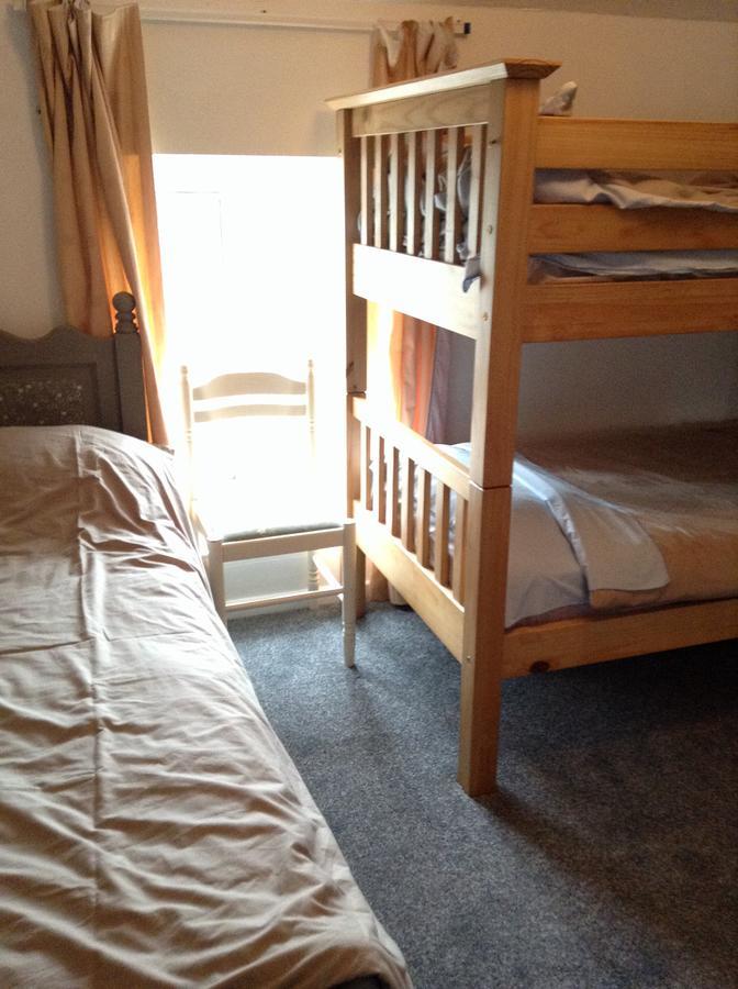Pantyrathro International Hostel Carmarthen Esterno foto