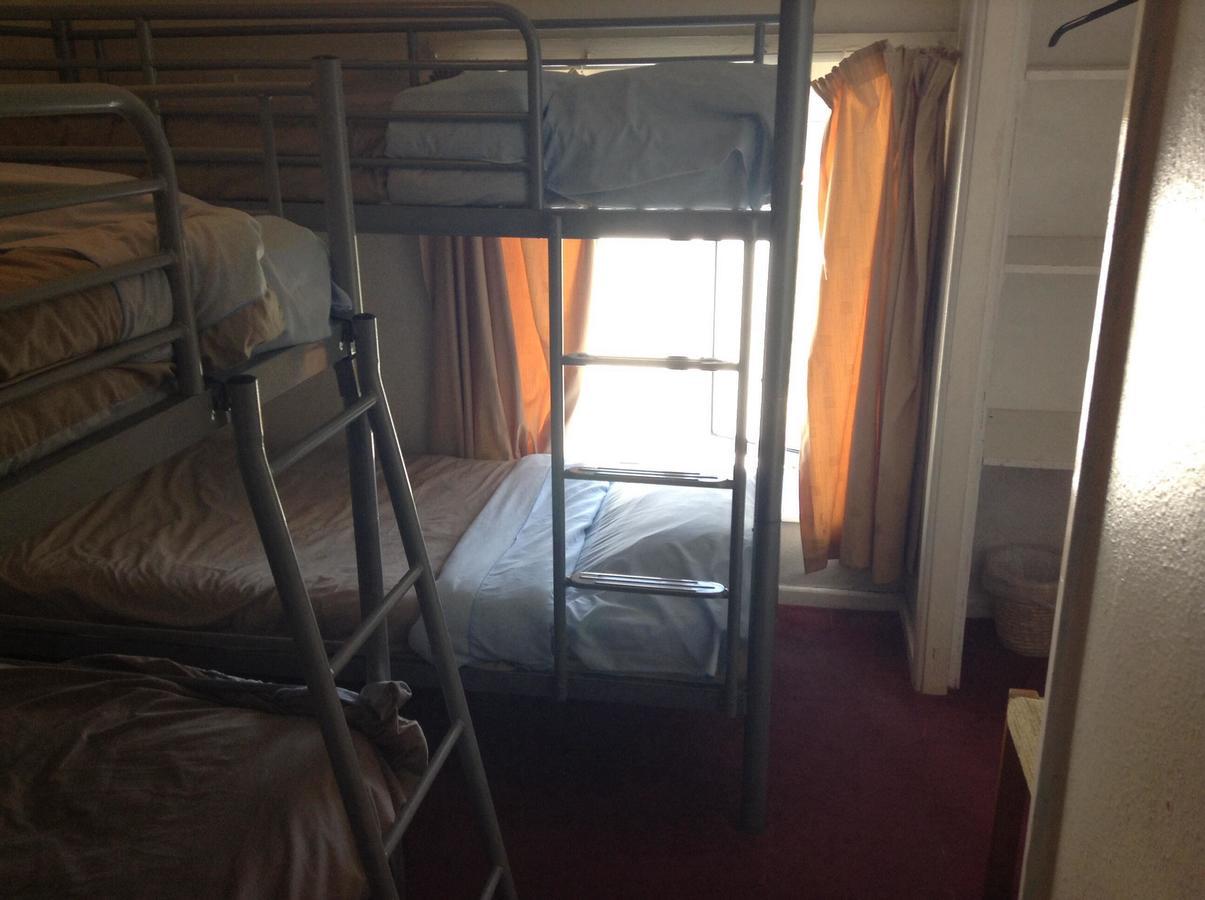 Pantyrathro International Hostel Carmarthen Esterno foto
