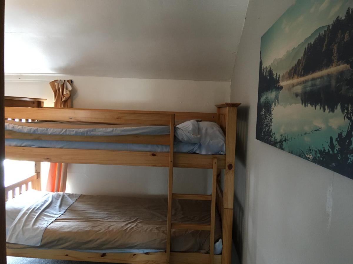 Pantyrathro International Hostel Carmarthen Esterno foto