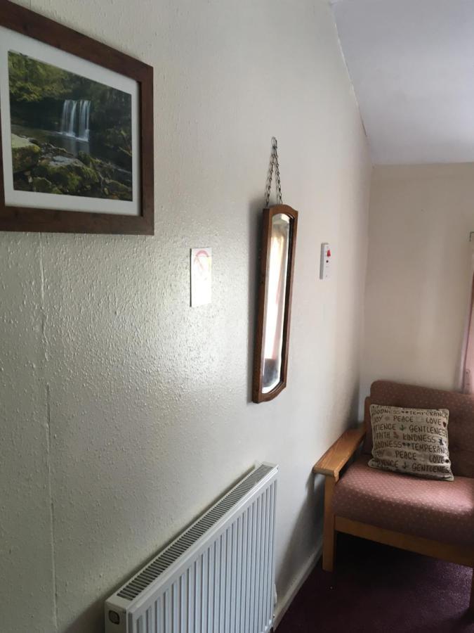 Pantyrathro International Hostel Carmarthen Esterno foto