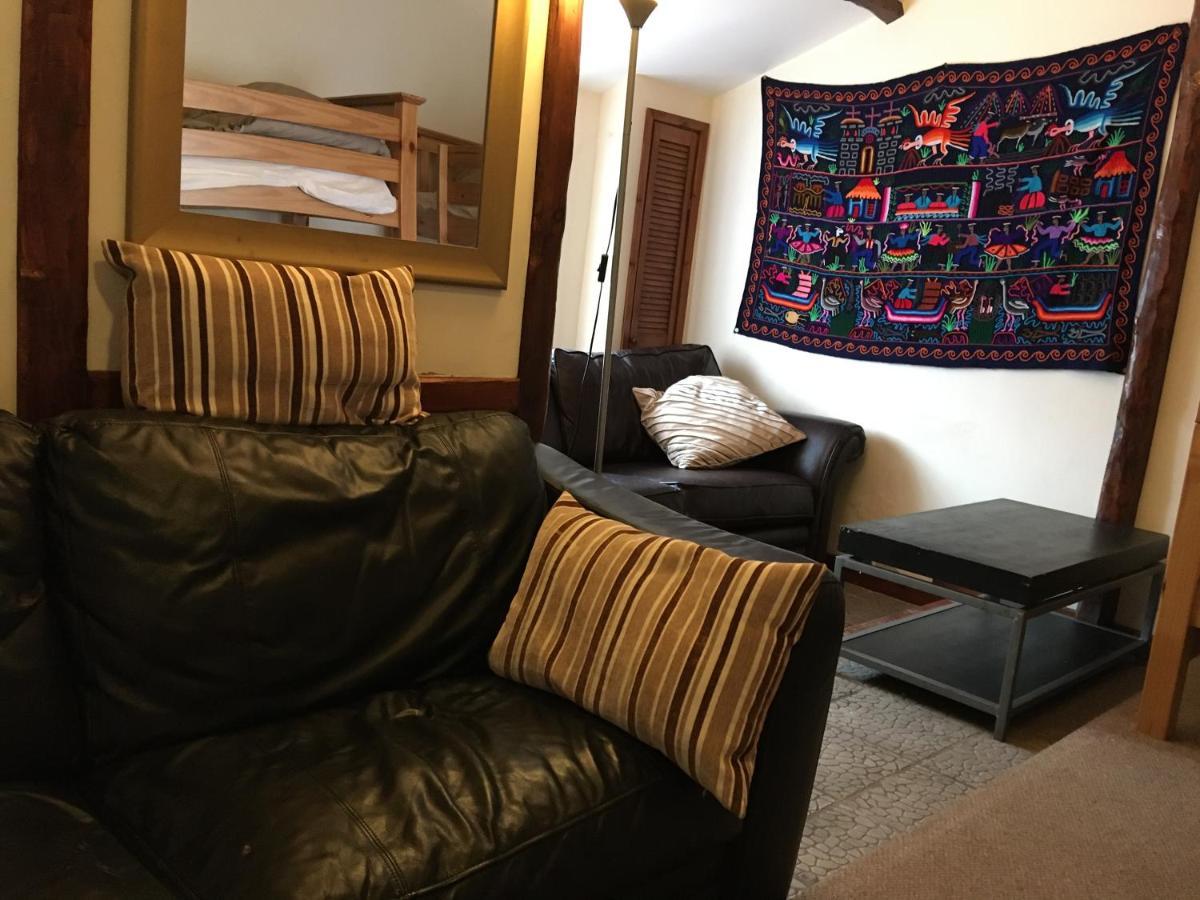 Pantyrathro International Hostel Carmarthen Esterno foto