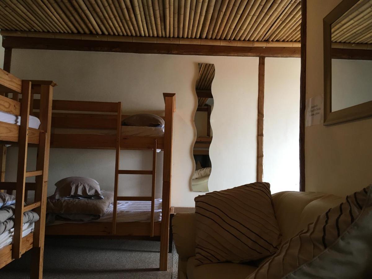 Pantyrathro International Hostel Carmarthen Esterno foto
